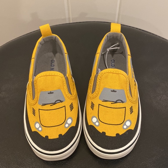 Old Navy Slip On Canvas Shoe for Toddler - Size 6 - Picture 2 of 4